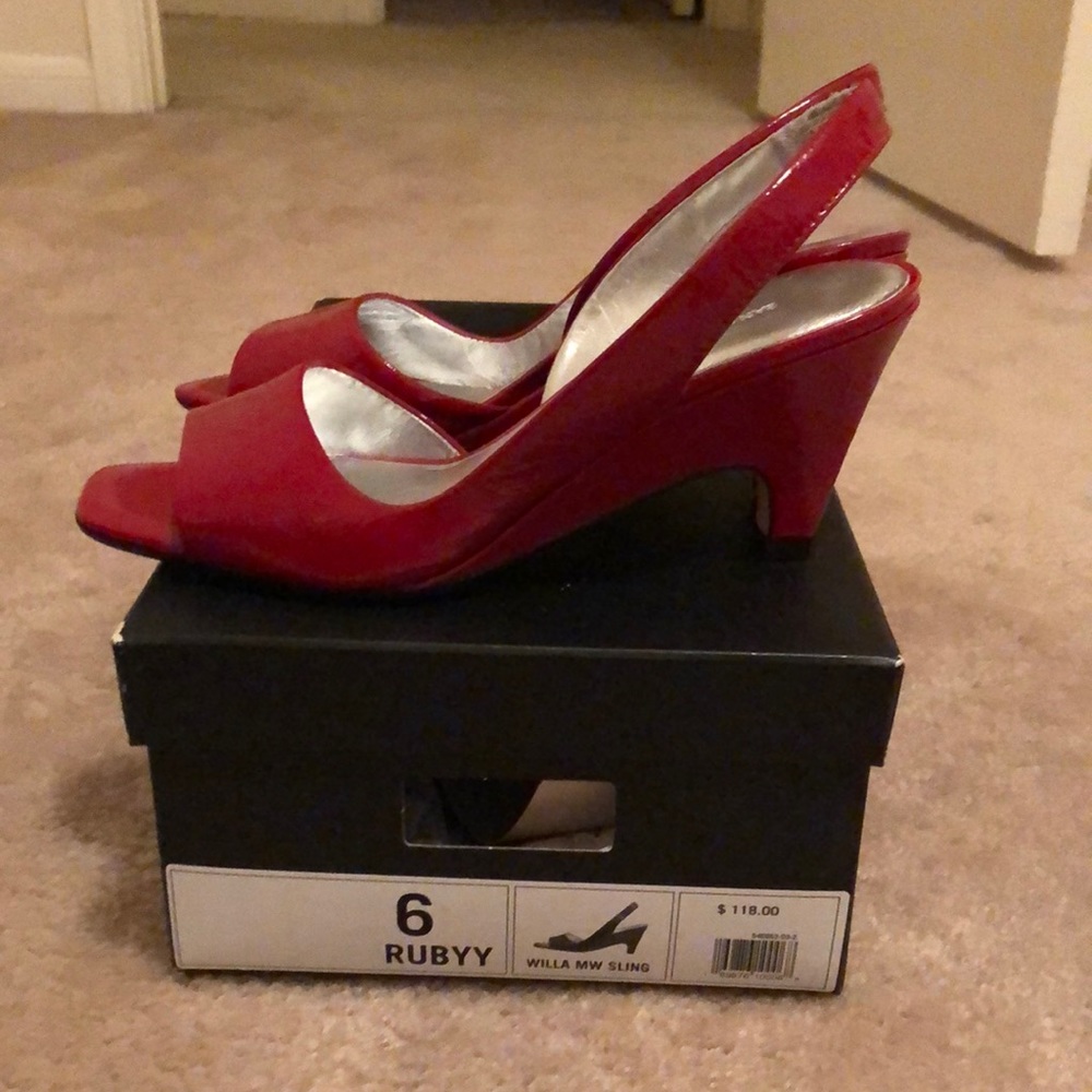 NWT Banana Republic Ruby red low sling heel sz 6
